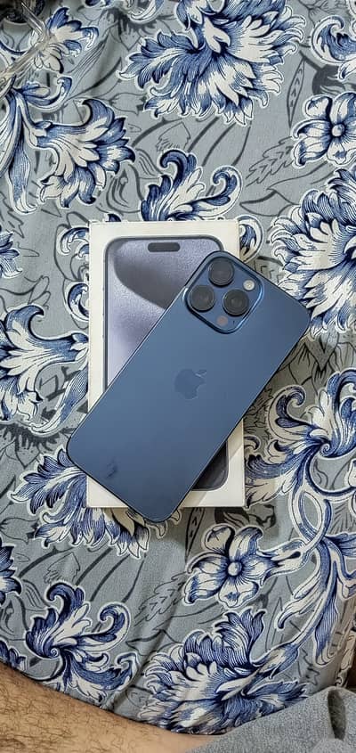 iphone 15 pro max jv 10/10 condition with box