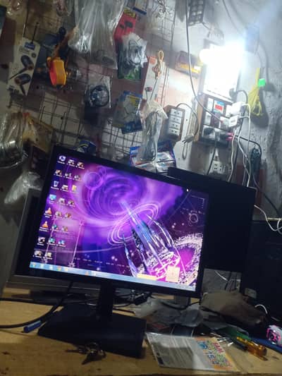 Samsung Lcd 19" wide 1440×900 resolution Dvi supported