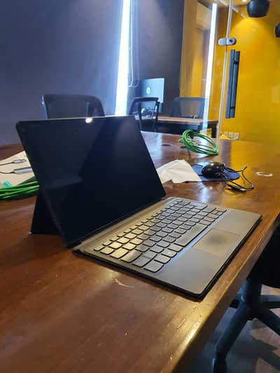 Lenovo Miix 520 i5 8th Gen / 256GB SSD Touch Laptop (2-in-1)