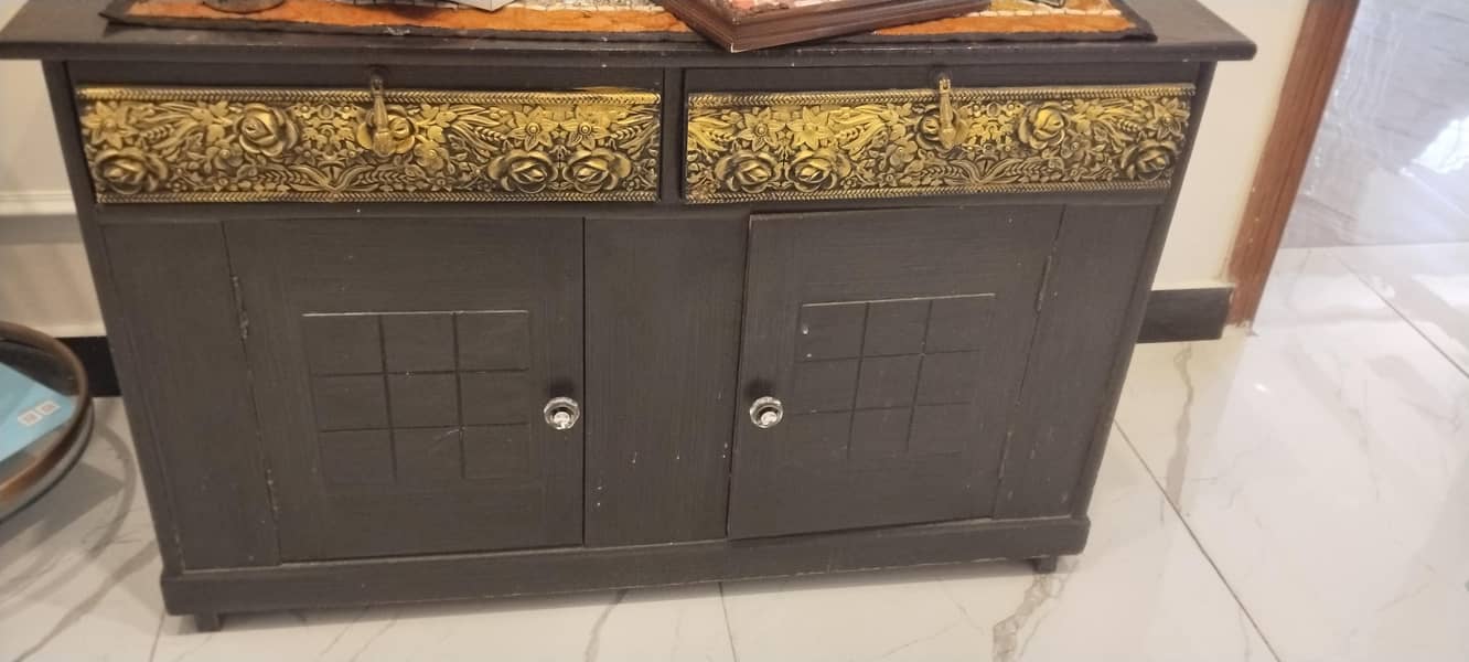 Double Bed with side tables & dressing table 6