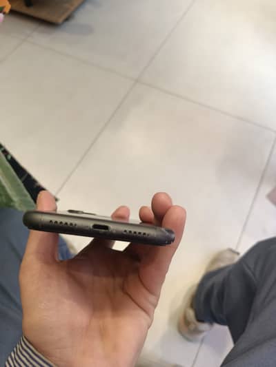 64 gb black colour 100 battery health 10/10