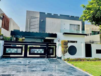 PHASE 7 1-KANAL BRAND NEW FULL BASEMENT BUNGALOW WITH 6 BEDROOMS IS AVAILABLE FOR SALE.