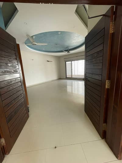 3 bed UPER PORTION AVAILABLE FOR RENT IN DHA PHASE 05 BLOCK H LAHORE CANTT