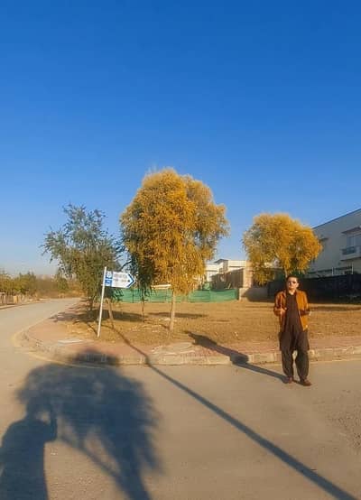 Corner Extra Land Solid Plot Elite Community