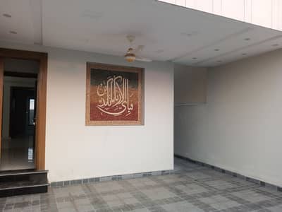 Double store big house for rent in Kent housing