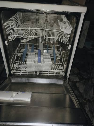 Whirlpool Dishwasher