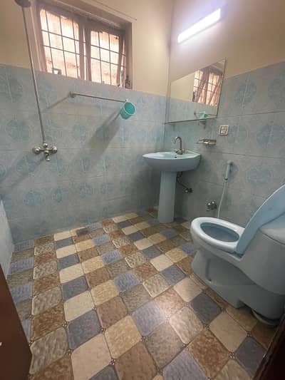 1 Kanal Upper Portion For Rent