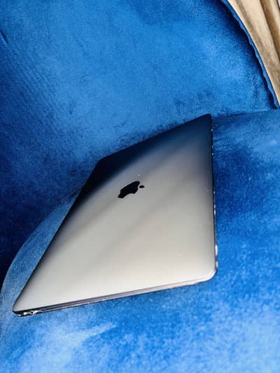 Macbook air M1 8/256 spacegrey