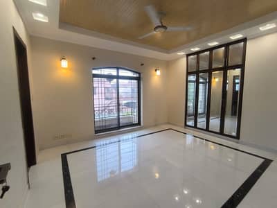 10 Marla Like Brand new House for rent in Punjab University town P2