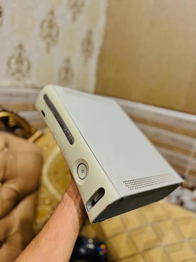 Xbox360 120Gb. . .  100 Game installed