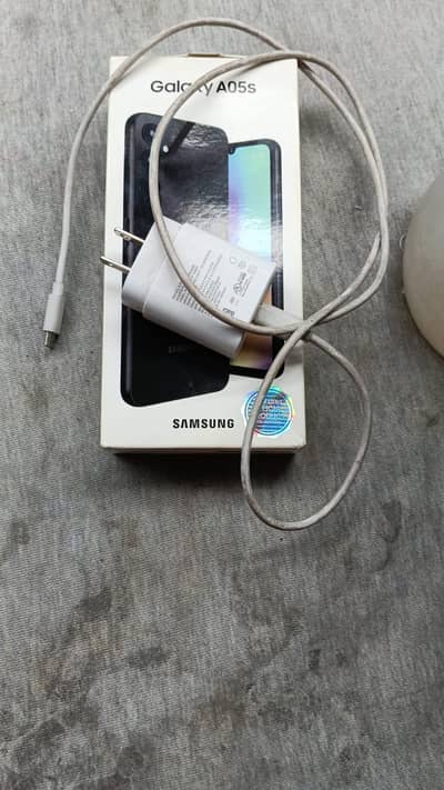 Ram 6/128 One hand used condition 10/10 with Box 8 mah guarantee