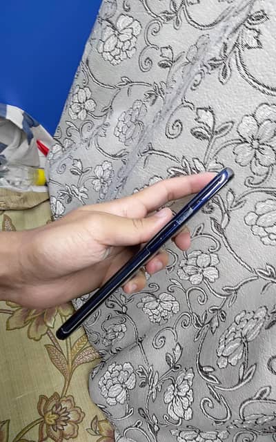 10/10 CONDITION PICE HAI ONLY 3 DAY'S USE KIA HUA HAI. WITH CHARGER