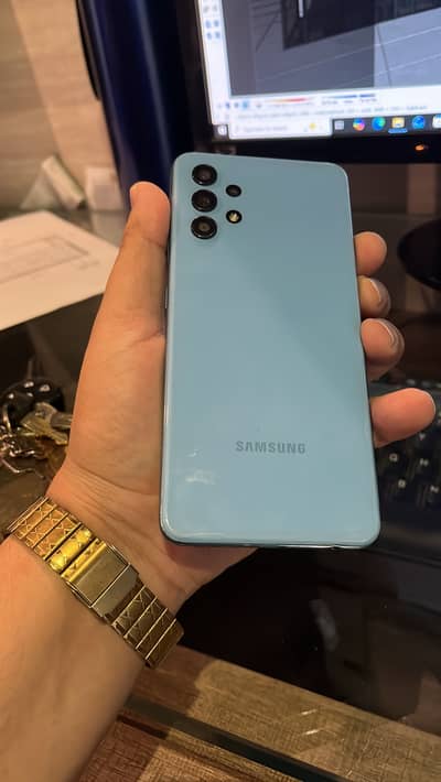 Samsung A32 Ladies Hand Use