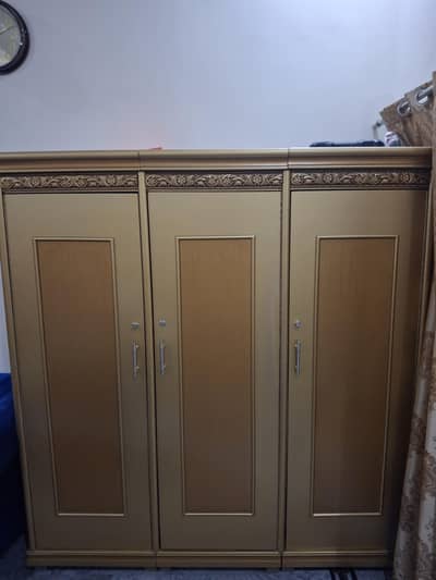 deco paint 3 doors almari just like brand new