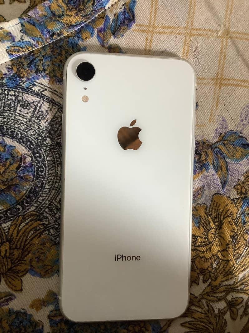 iPhone xr 4