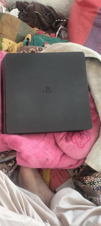ps4 slim 500gb video game with 5 game's