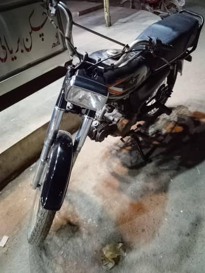 2021 ka model he  Tanki me Kam h bike ok he petrol Kam avrig  urgent