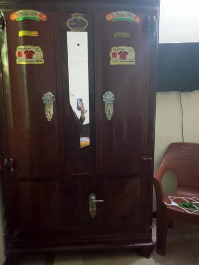 almari used but new condition