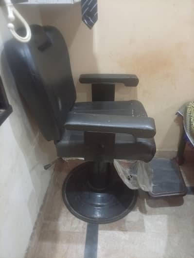 like a New. 3 month use only. puler chear