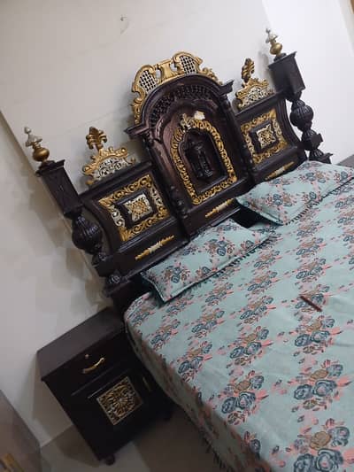 Pure wood made and side table. . . 10/10 conditon