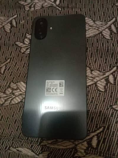 sumsng mobile new box one and use 4 64