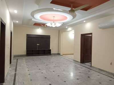 I-8/2 GROUND PORTION REAL PICS ATTACHED 3 BED ATTACHED BATHS DRAWING DINNING KEYS IN AND REAL PICS ATTCHED