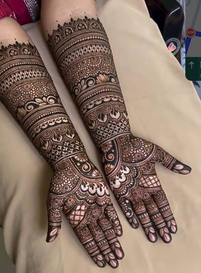 Professional Mehndi Artist