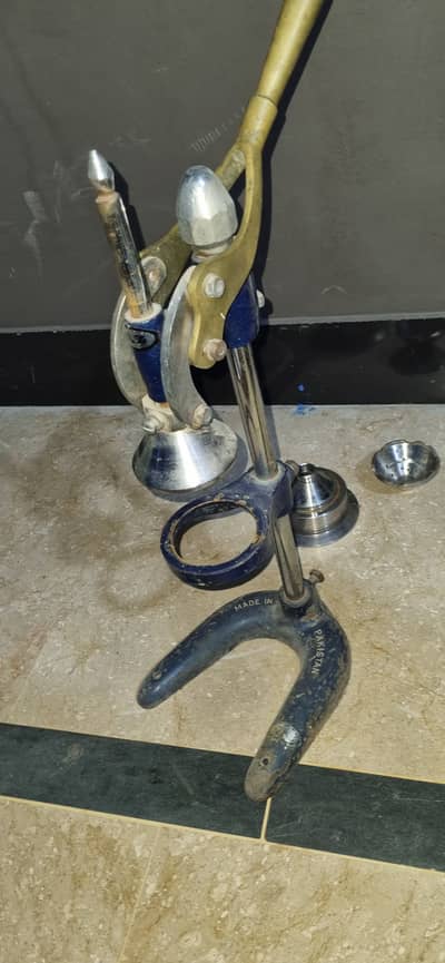 Manual juicer machine