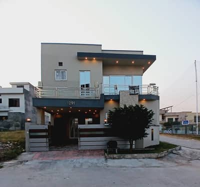 Park face Corner Luxury Designer House for Sale