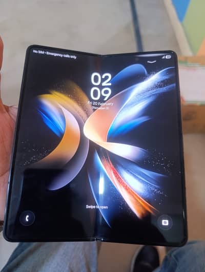 Samsung Galaxy Z Fold 4 Condition 9/10