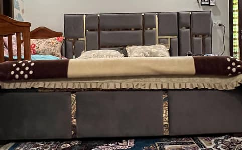 1 bed,dressing and a two seater sofa