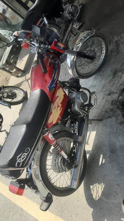 A 1 bike ha belkul fit ha zxmco bike ha tanki tape United k hain