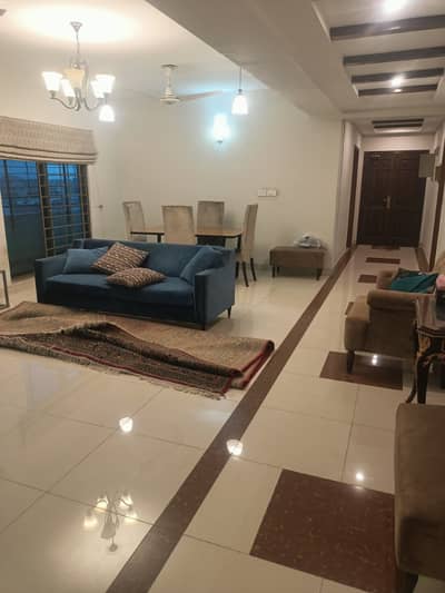 10 MARLA 3 BEDROOM FURNISHED APARTMENT AVAILABLE FOR RENT