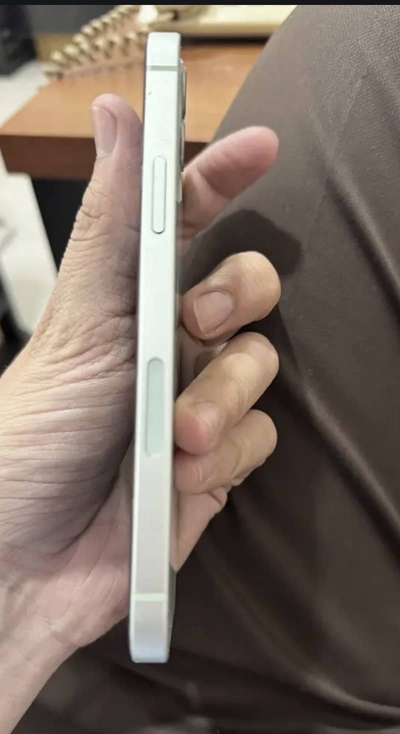 iPhone 12 water pack 7