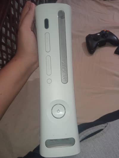 XBOX 360 with 1 wireless controller and hdd with 40 GAMES and psu