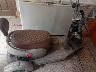 metro electric scooty three wheel