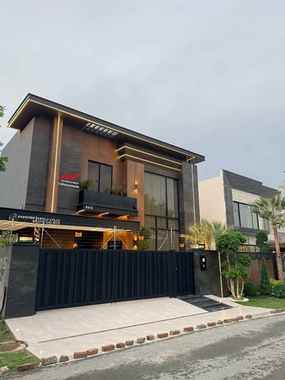 House In DHA Phase 8 - Ex Air Avenue Sized 10 Marla Is Available