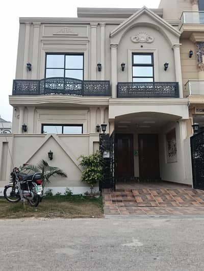 5 Marla Marken Design House Available For Sale Facing Park Near Most Beautiful And Good Looking House