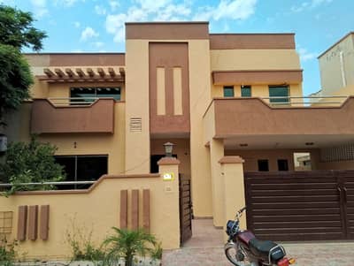 12 MARLA 4 BEDROOM HOUSE AVAILABLE FOR SALE