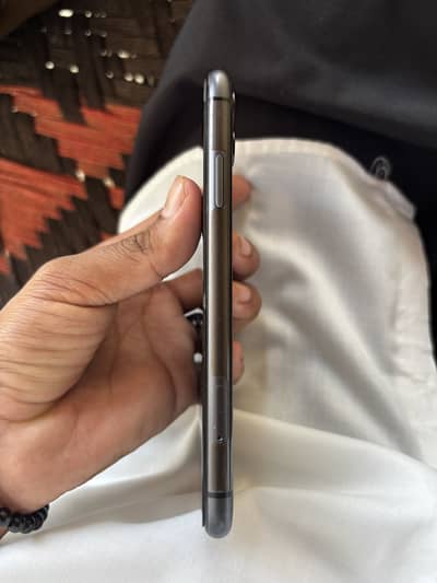 80% betry health 1hand use hua ha sat ma sirf charge ha