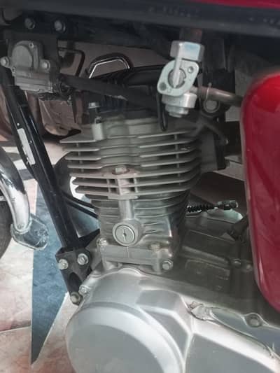 hello I am selling Honda 125