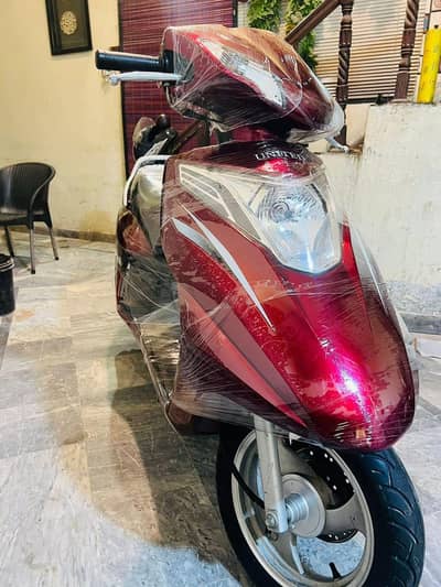 united 100cc 2022 petrol self start automatic scooty