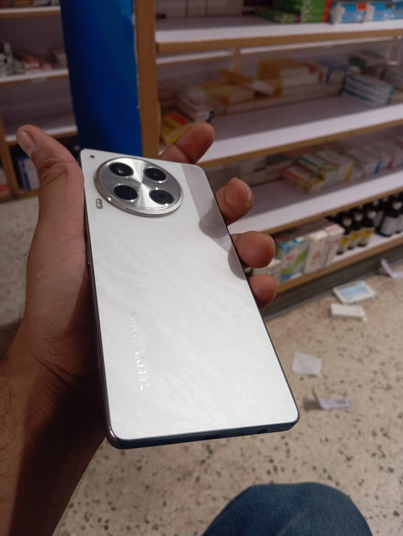 TECHNO CAMON 30 6