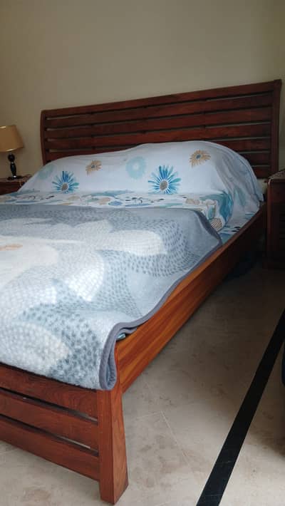 King size Quality Wooden Bed complete Set