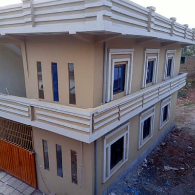 I need femail for hor hotel receptin