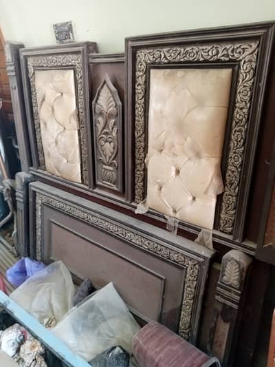 Bed set with 2 side tables and dressing table