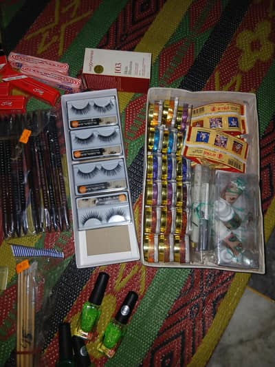 Different MAKEUP Accessories