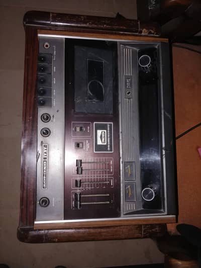 Akai cassette player with 2 big speakers Made in Japan