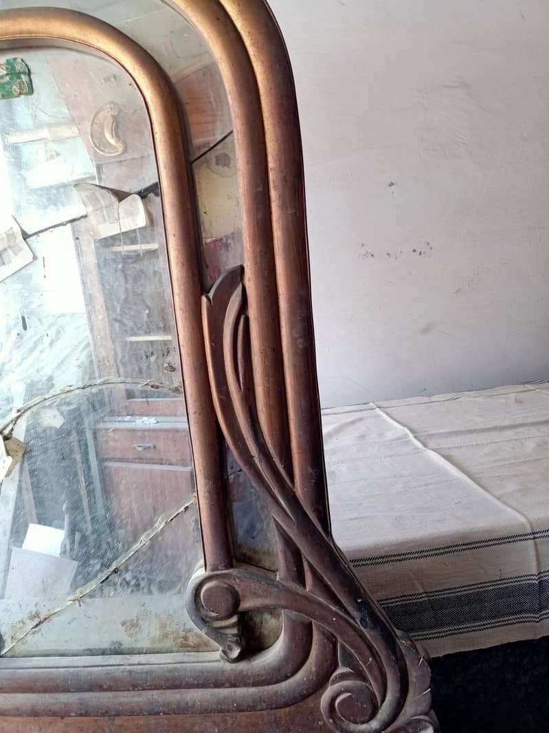 old style dressing table 0