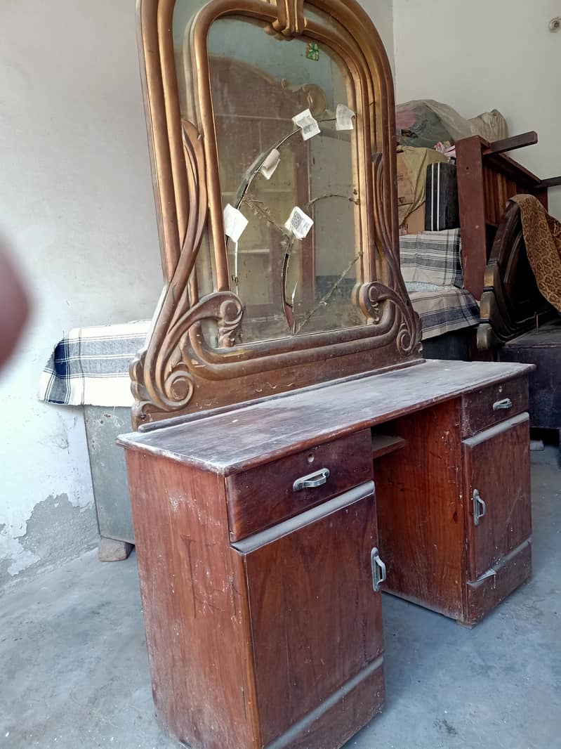 old style dressing table 1